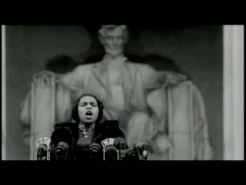 Marian Anderson sings “My Country, ‘Tis of Thee”